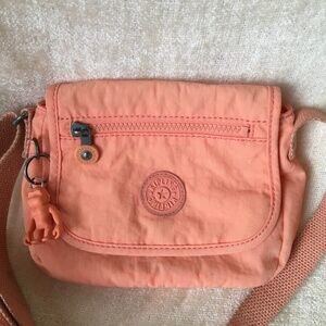 Kipling Live. Light peach pink lightweight Sabian minicrossbody bag.